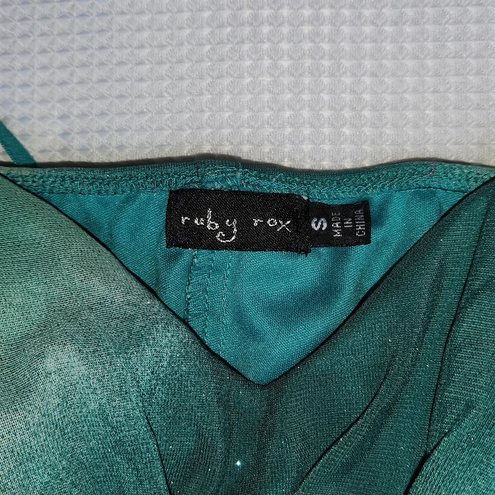 Green Ombre Spaghetti Strap Dress - Picture 9 of 10